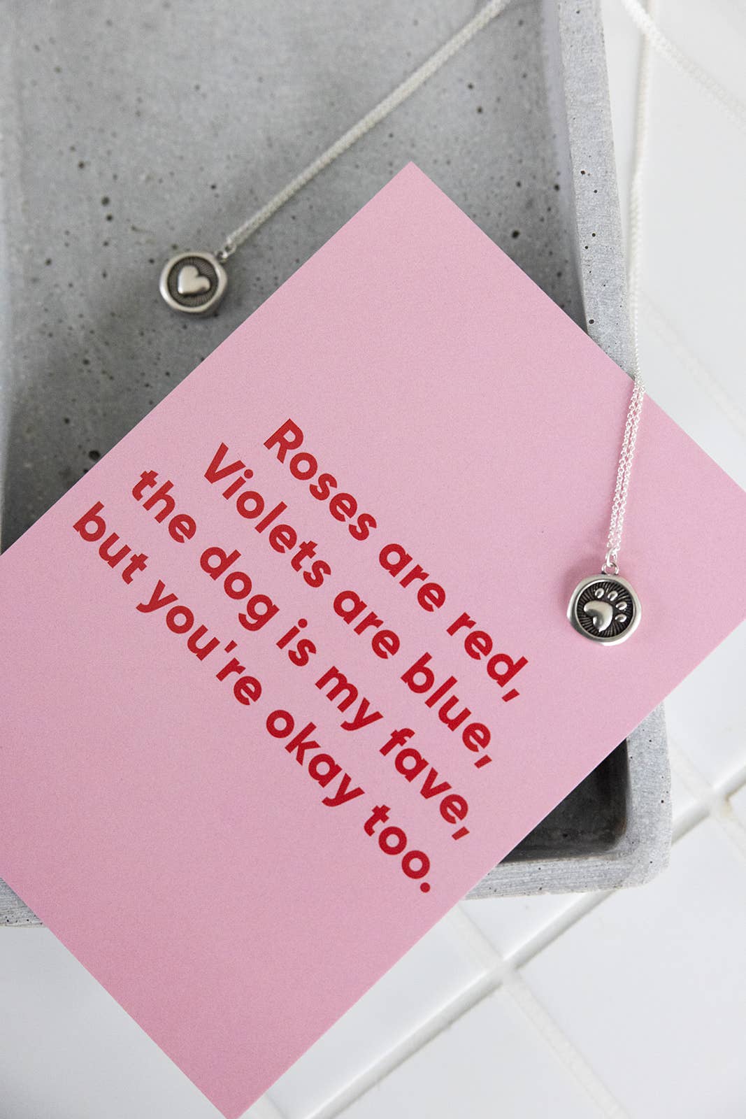 Ansichtkaart "ROSES ARE RED" roze | Lieblingspfote